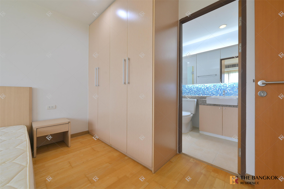 picture Room available, great price Residence 52 near BTS On Nut - 6/10