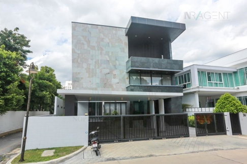 📌 ขายบ้านเดี่ยว โครงการ สารินปาร์ค 3 ชั้น 5 ห้องนอน 6 ห้องน้ำ