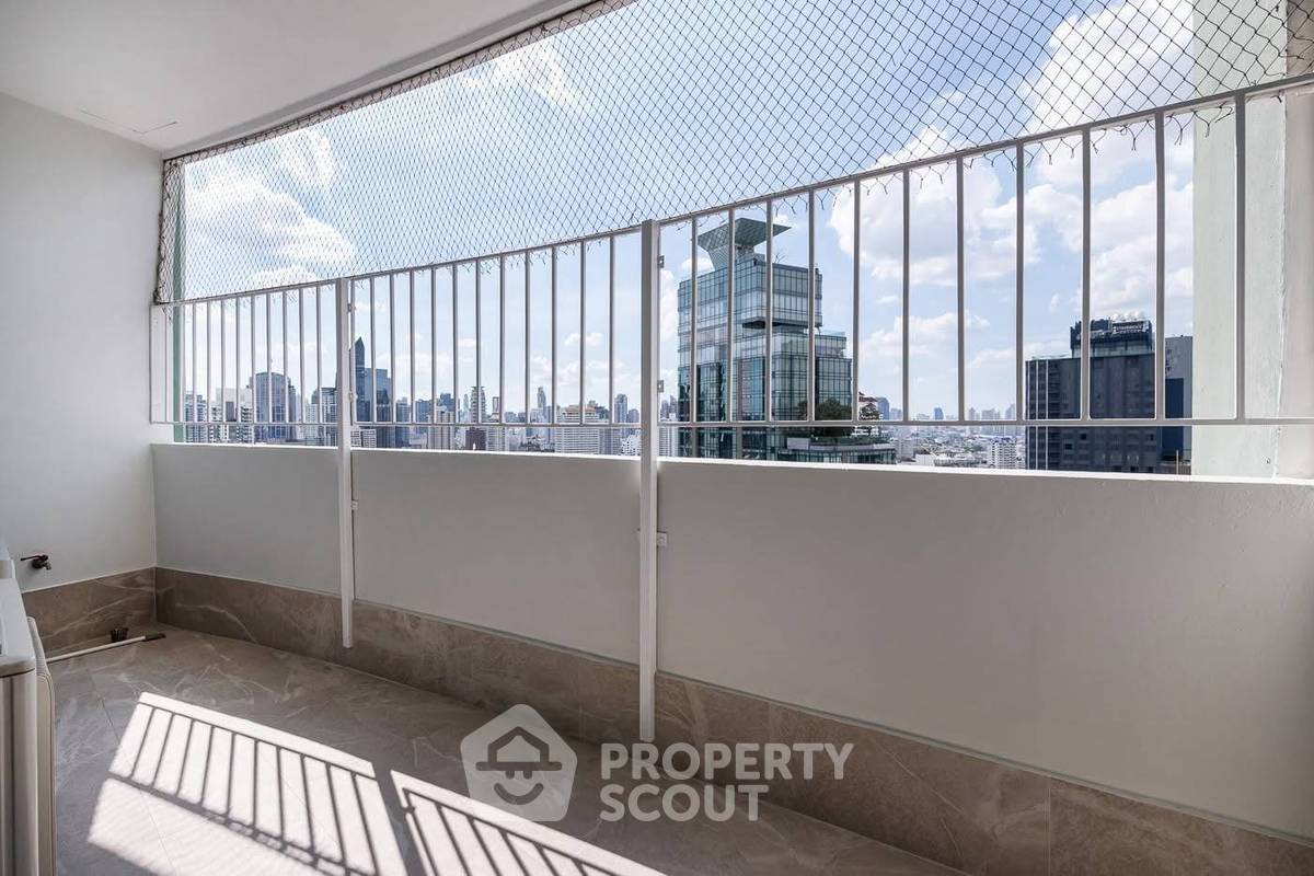 picture 23rd-Floor 3-BR Fifty Fifth Tower Thonglor, 200m To BTS Thong Lor (ID 3167173) - 18/20