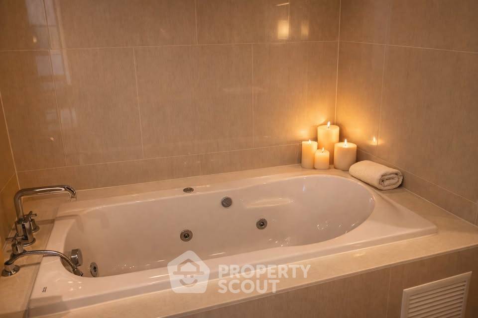 picture 2-BR Condo At The Lumpini 24, High-Floor 44th Near BTS Phrom Phong (ID 3032995) - 10/10