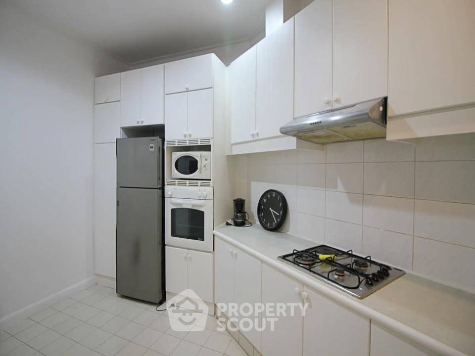 picture Spacious 2-BR 173 Sqm At Baan Somprasong Condominiums (ID 3169320) - 13/16