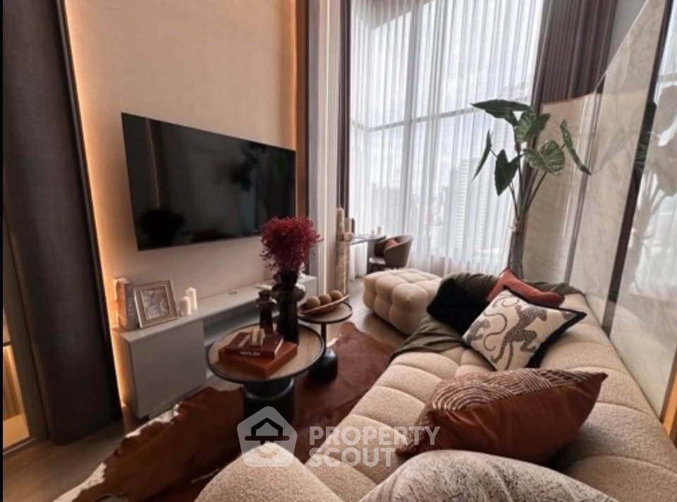 picture 200m To MRT Huai Khwang | 15th-Floor 2-BR SOHO Bangkok Ratchada (ID 3167935) - 3/11