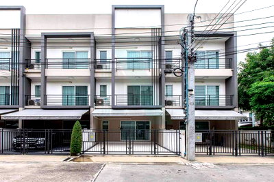 Townhouses for sale Bangkok University : 📌 For Sell Town house BAAN KLANG MUANG SUKHUMVIT 77 3-story 3 bedroom 3 bathroom