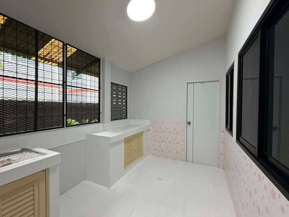 รูป ขายบ้านทาวน์เฮาส์ (น้ำไม่ท่วม) ใกล้ตลาดค้าเจริญ บ่อหิน , ไปเซ็นทรัลเฟส 9.5 กม. - รูปที่ 8/16