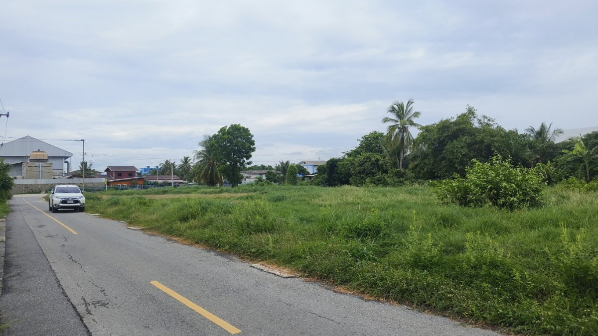 picture Selling a 2+ rai (approximately 0.8 acre) plot of land in Sai Noi, Nonthaburi. It's already leveled and ready for immediate use. - 8/9