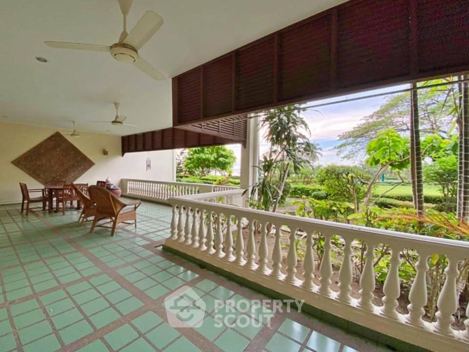 picture Spacious 2-BR 173 Sqm At Baan Somprasong Condominiums (ID 3169320) - 4/16