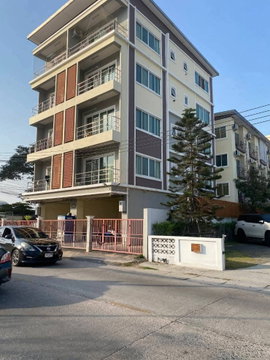 A beautifully designed dormitory in a prime location near Wonnapa Beach, Bang Saen