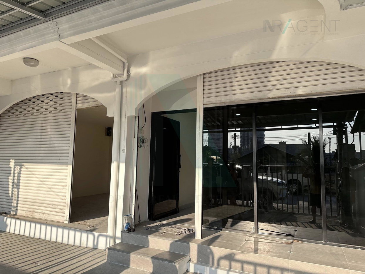 รูป 📌 ให้เช่าทาวน์เฮาส์ 3 ชั้น หมู่บ้านไพโรจน์ บางนา 8 ห้องนอน 6 ห้องน้ำ - รูปที่ 2/8