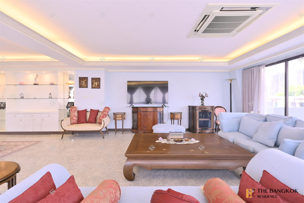 picture Pleonchit Terrace near BTS Phloen Chit Luxury Condo Ready to Move-in at the Best Location - 4/10