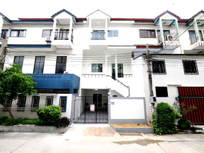 ทาวน์โฮม นนทบุรี : ขายราคาพิเศษ ทาวน์โฮม 3 ชั้น 23.2 ตร.ว. ม.บำรุงวงศ์ 5 ห้องนอน 4 ห้องน้ำ [กาญจนาภิเษก–ปลายบาง] 