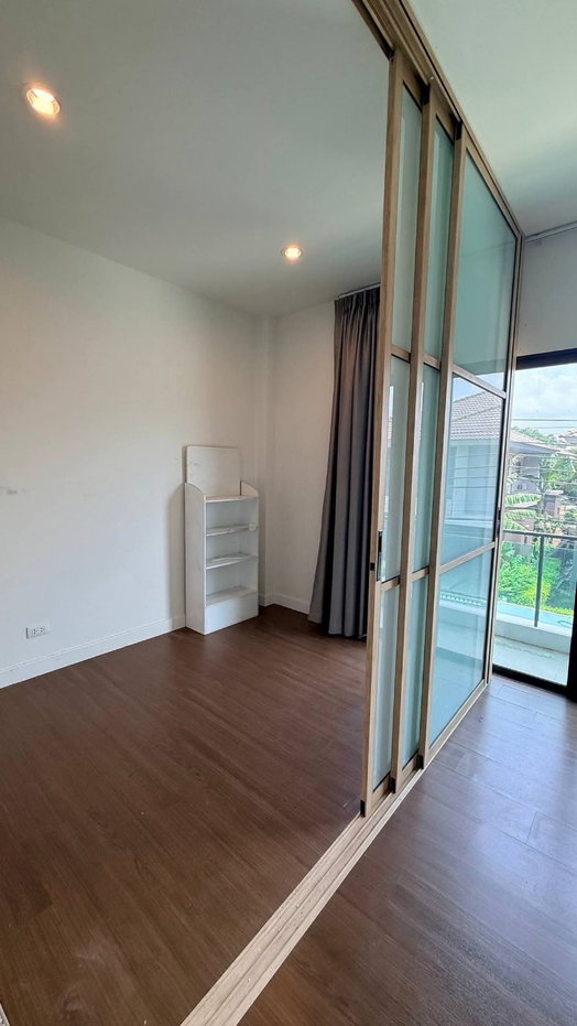 รูป บ้านให้เช่า สราญสิริ ศรีวารี
หลังใหญ่ ใกล้สุวรรณภูมิ
59,000 บาท/เดือน
- รูปที่ 21/29