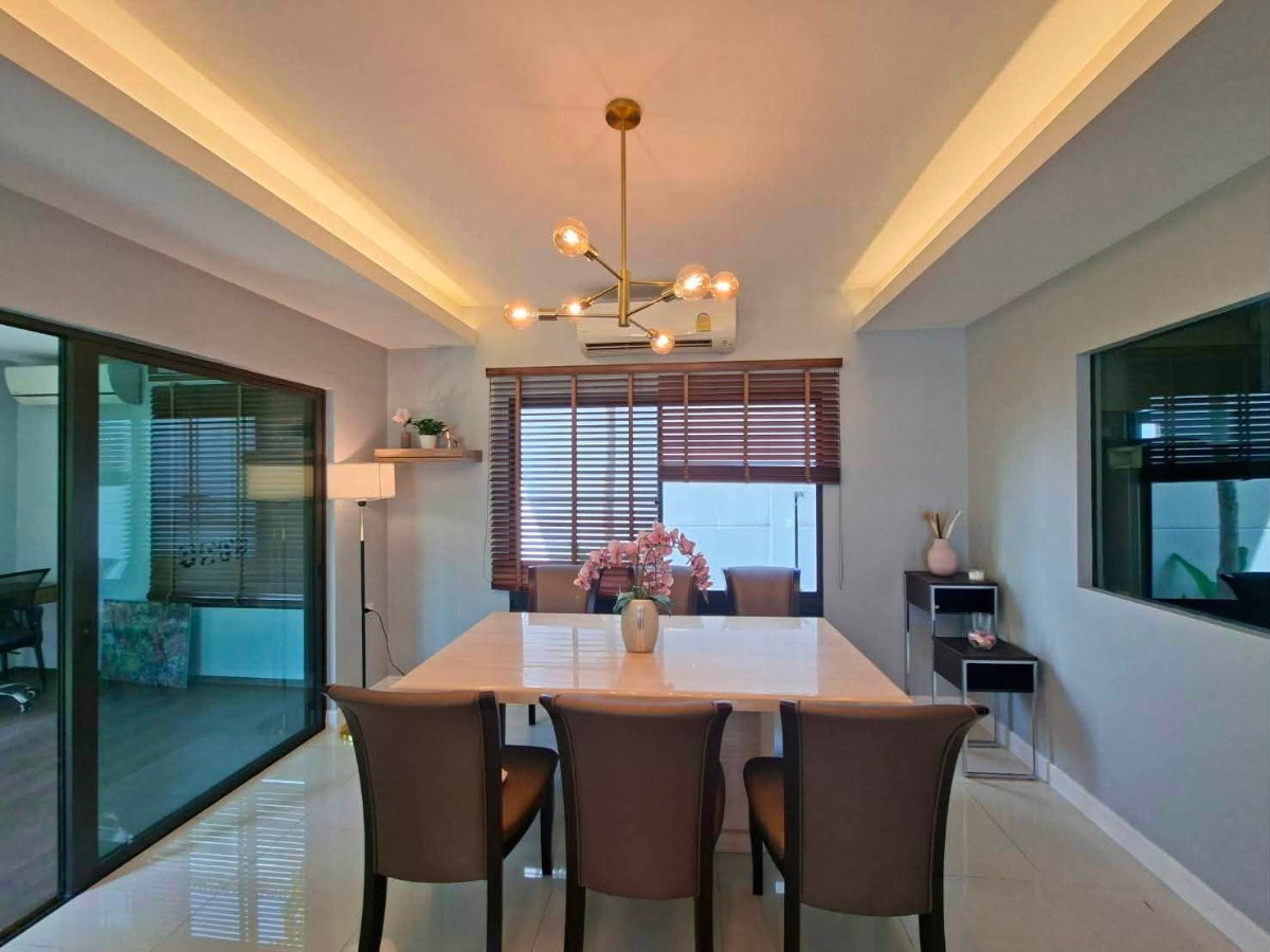 รูป บ้านเดี่ยวติดเมกะบางนา 4ห้องนอนถูกที่สุดในซอยบางแก้ว บ้านพร้อมเข้าอยู่ สไตล์cozy luxury สนามหญ้ากว้าง ไม้ใหญ่ร่มรื่น - รูปที่ 9/13