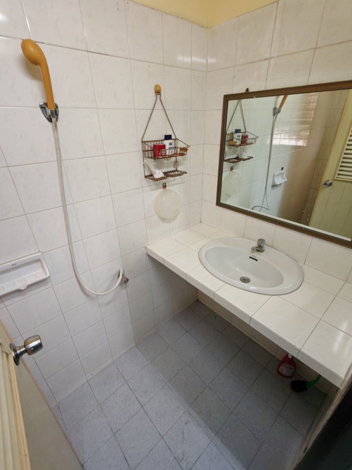 picture main road corner unit near MRT shophouse for rent in Yaowarat Soi 23  - 12/17
