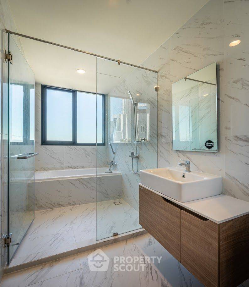picture 26th-Floor 2-BR Condo, Ideo Mobi Sukhumvit Eastpoint, BTS Bearing (ID 2366039) - 29/32