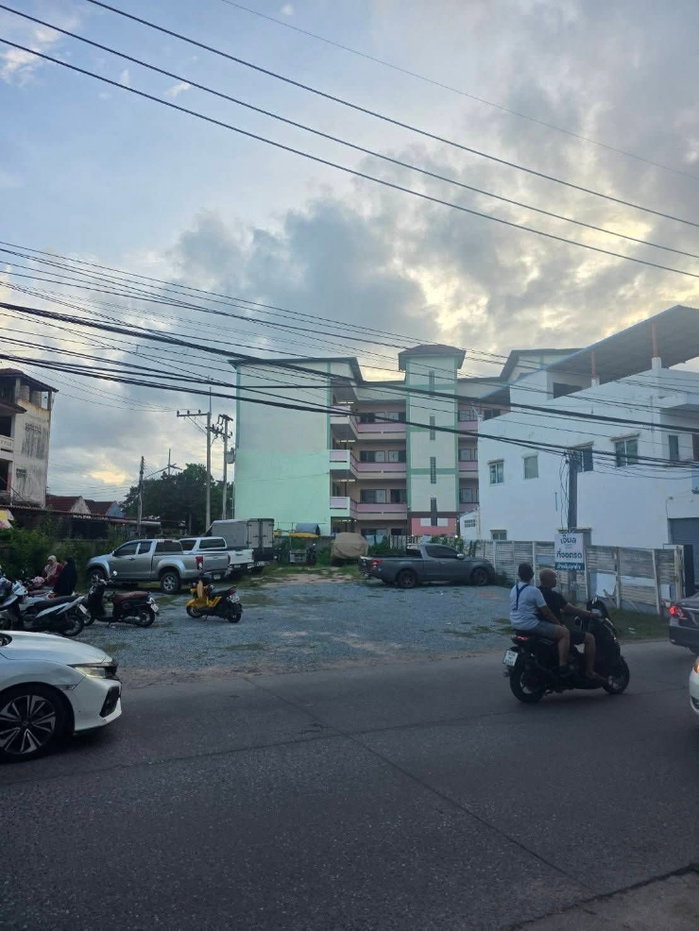 picture Prime location with a consistent 100% occupancy rate.  - 4/4
