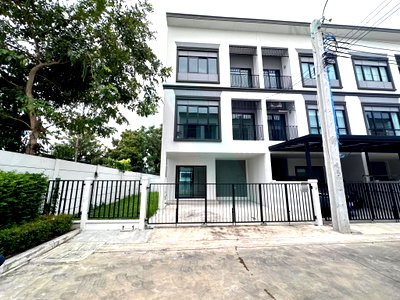 Townhouses for rent Bangna Commercial College : 📌 For Rent 3-story Townhouse LUMPINI TOWN PLACE SUKHUMVIT - SRINAKARIN 3 bedroom 3 bathroom