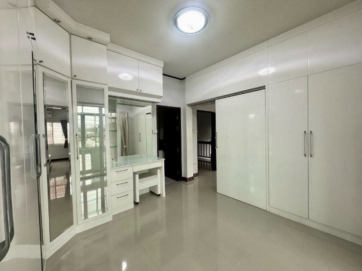 รูป ให้เช่าบ้านใกล้ J-Park ศรีราชา
(แกรนด์พาร์ควิลล์)
30,000/เดือน
บ้าน 2 ชั้น รีโนเวทใหม่ - รูปที่ 20/27