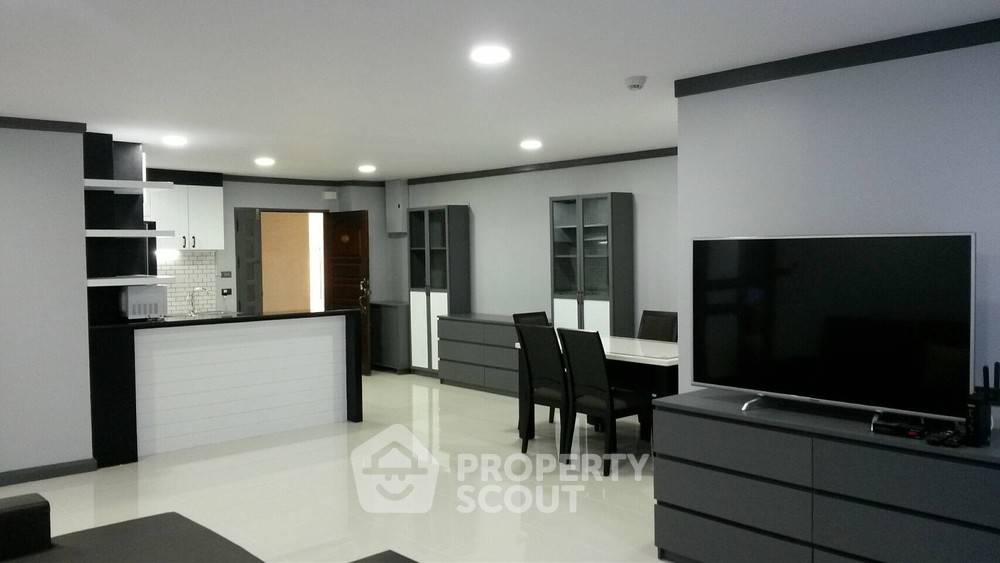 picture High-Floor 3-BR Condo At Supalai Place Sukhumvit 39 Near BTS Phrom Phong (ID 334997) - 26/30