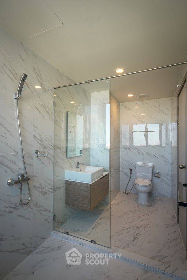 picture 26th-Floor 2-BR Condo, Ideo Mobi Sukhumvit Eastpoint, BTS Bearing (ID 2366039) - 27/32