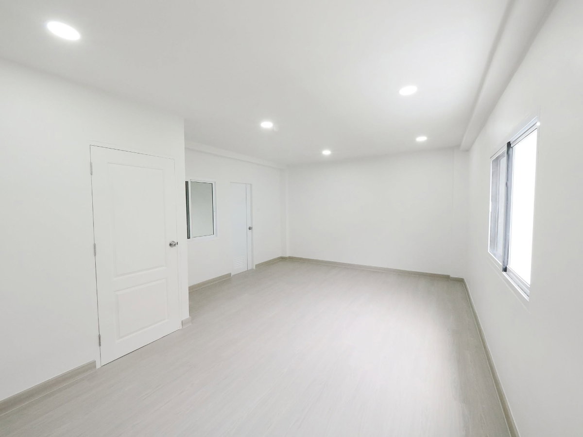 รูป ขายราคาพิเศษ ทาวน์โฮม 3 ชั้น 23.2 ตร.ว. ม.บำรุงวงศ์ 5 ห้องนอน 4 ห้องน้ำ [กาญจนาภิเษก–ปลายบาง]  - รูปที่ 35/59
