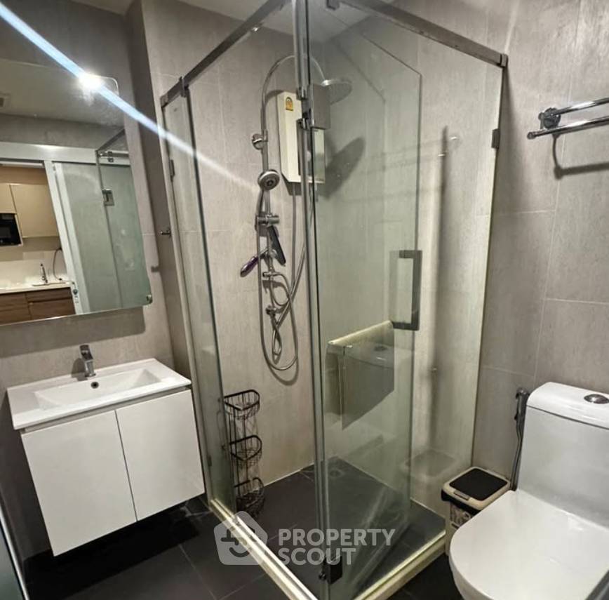 picture Pet-Friendly 1-BR Baan Sathorn Chaopraya Near BTS Krung Thon Buri (ID 3169197) - 2/3