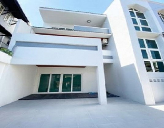 รูป ให้เช่าสำนักงาน ทาวน์โฮม 3 ชั้น Renovate ใหม่ทั้งหลัง ซอยสุขุมวิท 54 ใกล้ BTS อ่อนนุช แอร์ 4 เครื่อง เหมาะเป็น Studio , สำนักงาน จดบริษัทได้ - รูปที่ 2/9