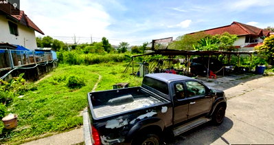 Land for sale Phahonyothin Road : Land for sale in Soi Rangsit-Nakhon Nayok Road 60-62, Thanyaburi. Convenient transportation and close to community amenities. (N.2195)