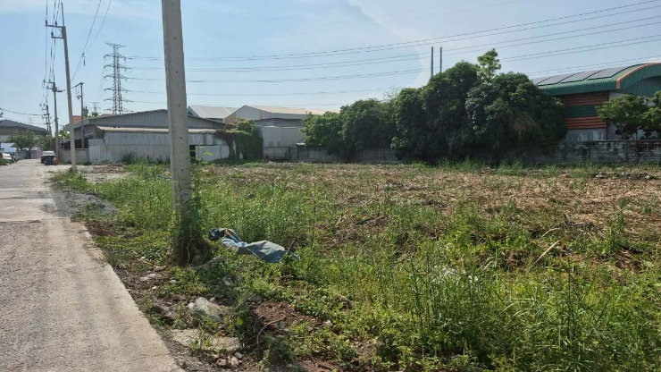 picture "Land for Rent 2.5 Rai, Na Di, Samut Sakhon. Wide frontage, concrete road, dual access (front & back). Ideal for warehouse. Divisible for rent. " - 15/18