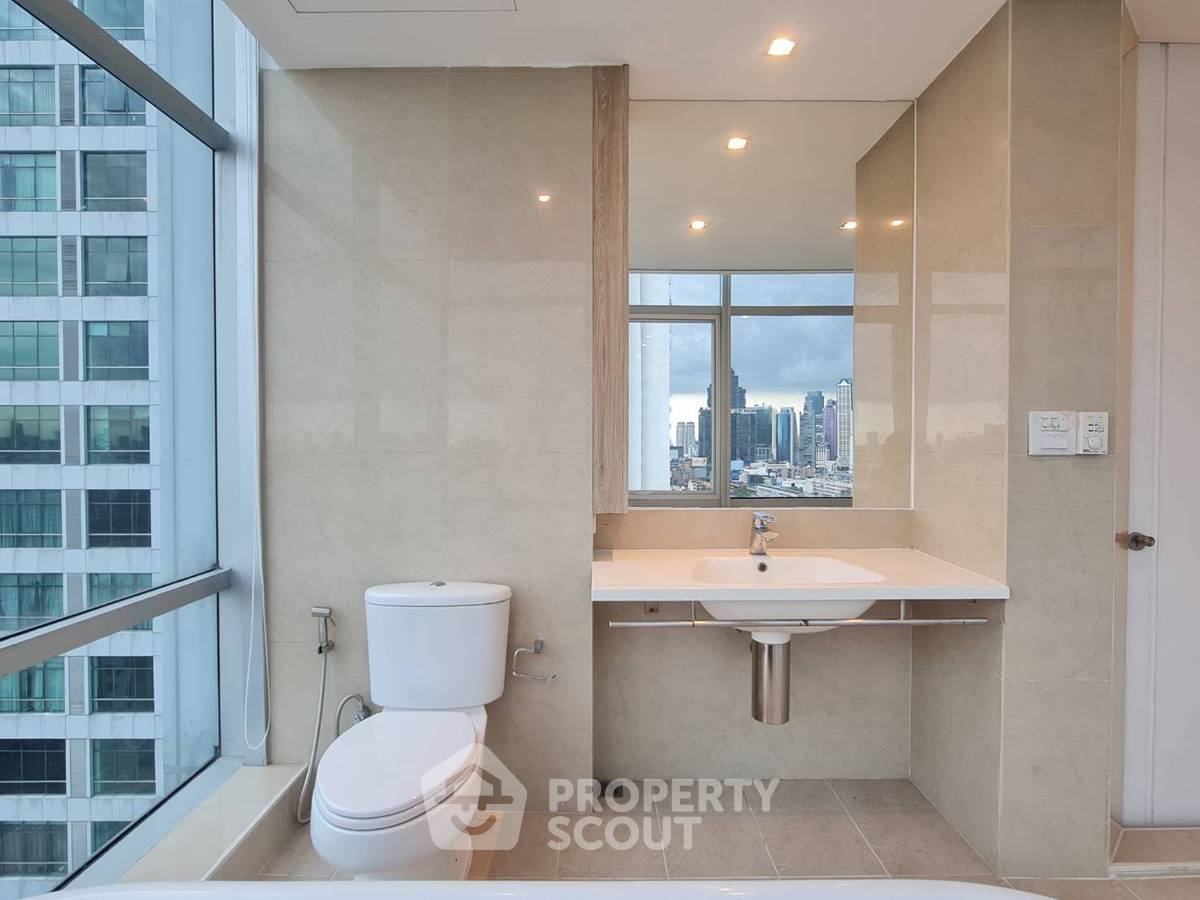 picture 61 Sqm 1-BR At Baan Sathorn Chaopraya, BTS Krung Thon Buri (ID 3171534) - 13/14