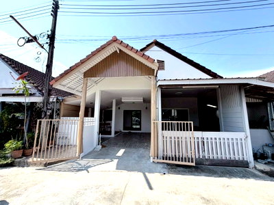 Twin houses for sale Electricity Authority District 1 Chiang Mai : Newly renovated House for sale  ! Sribuangern,