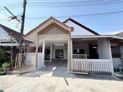 ด่วน! บ้านรีโนเวทใหม่ ใกล้แยกศรีบัวเงิน - ดอนจั่น   บ้านแฝดมินิมอล 1 ชั้น รีโนเวทใหม่พร้อมเฟอร์นิเจอร์ทั้งหลัง
