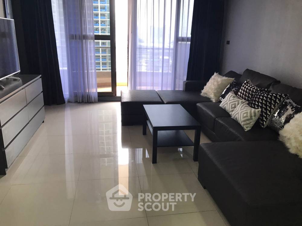picture High-Floor 3-BR Condo At Supalai Place Sukhumvit 39 Near BTS Phrom Phong (ID 334997) - 16/30
