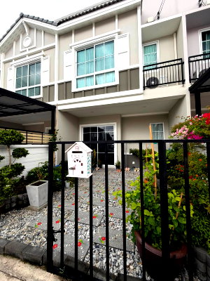 Townhouses for rent Bangkok : House for Rent at Richton Suan Luang - Phatthanakan (E6908008)  ID Line : @condo101