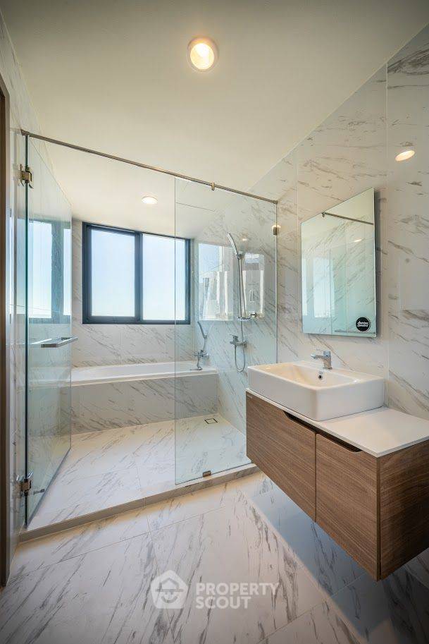 picture 26th-Floor 2-BR Condo, Ideo Mobi Sukhumvit Eastpoint, BTS Bearing (ID 2366039) - 21/32