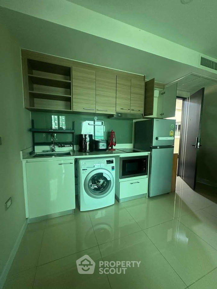 picture 27th-Floor 1-BR Condo For Rent At Dusit Grand Condo View (ID 3010642) - 3/6