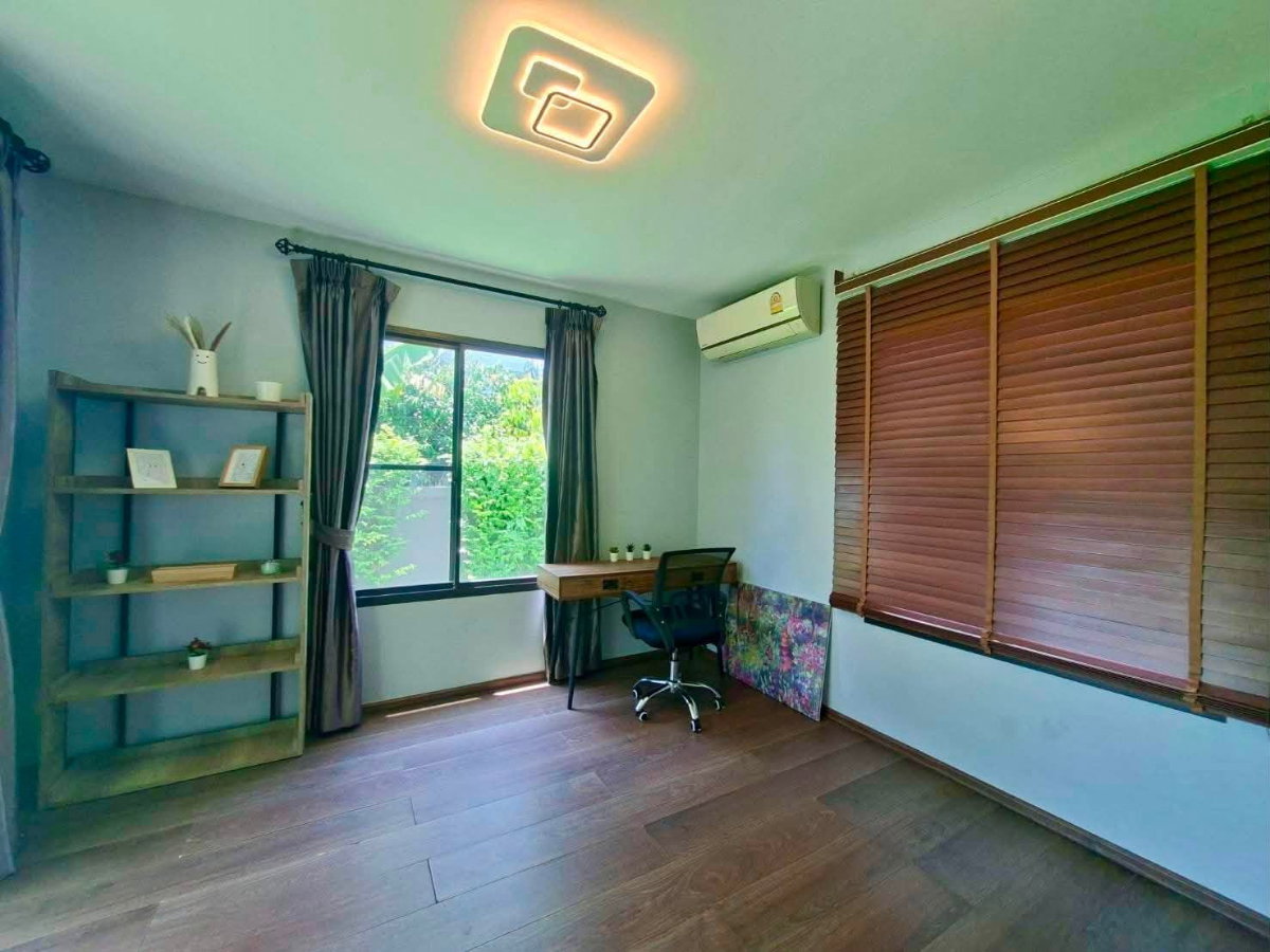 รูป บ้านเดี่ยวติดเมกะบางนา 4ห้องนอนถูกที่สุดในซอยบางแก้ว บ้านพร้อมเข้าอยู่ สไตล์cozy luxury สนามหญ้ากว้าง ไม้ใหญ่ร่มรื่น - รูปที่ 10/13