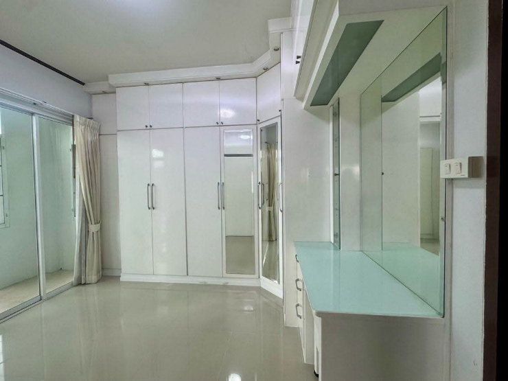 รูป ให้เช่าบ้านใกล้ J-Park ศรีราชา
(แกรนด์พาร์ควิลล์)
30,000/เดือน
บ้าน 2 ชั้น รีโนเวทใหม่ - รูปที่ 19/27