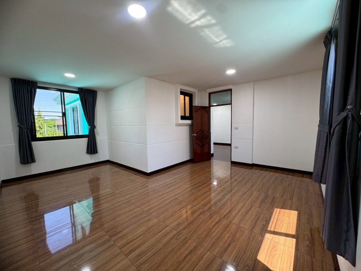 รูป ให้เช่าบ้าน ซอยศรีนครินทร์ 24 **ราคาพิเศษขนาด 300 ตร.ม.**  2198 - รูปที่ 10/13