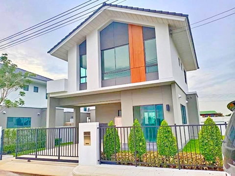 ทำเลราชพฤกษ์-ปทุมธานี บ้านเดี่ยว 2 ชั้น 3 นอน 2 น้ำ พื้นที่ใช้สอย 130 ตร.ม.ใกล้วัดหนองปรง 650 ม.พร้อมเฟอร์ฯเหมาะทำโฮมออฟฟิศ หรือพักอาศัย