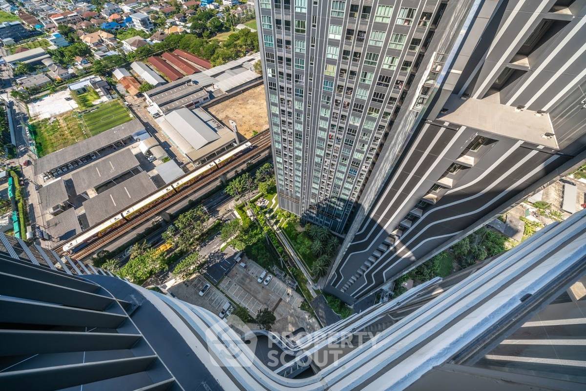 picture 26th-Floor 2-BR Condo, Ideo Mobi Sukhumvit Eastpoint, BTS Bearing (ID 2366039) - 26/32