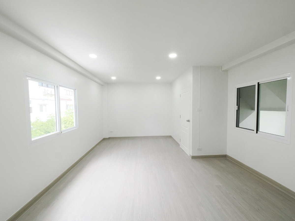 รูป ขายราคาพิเศษ ทาวน์โฮม 3 ชั้น 23.2 ตร.ว. ม.บำรุงวงศ์ 5 ห้องนอน 4 ห้องน้ำ [กาญจนาภิเษก–ปลายบาง]  - รูปที่ 37/59