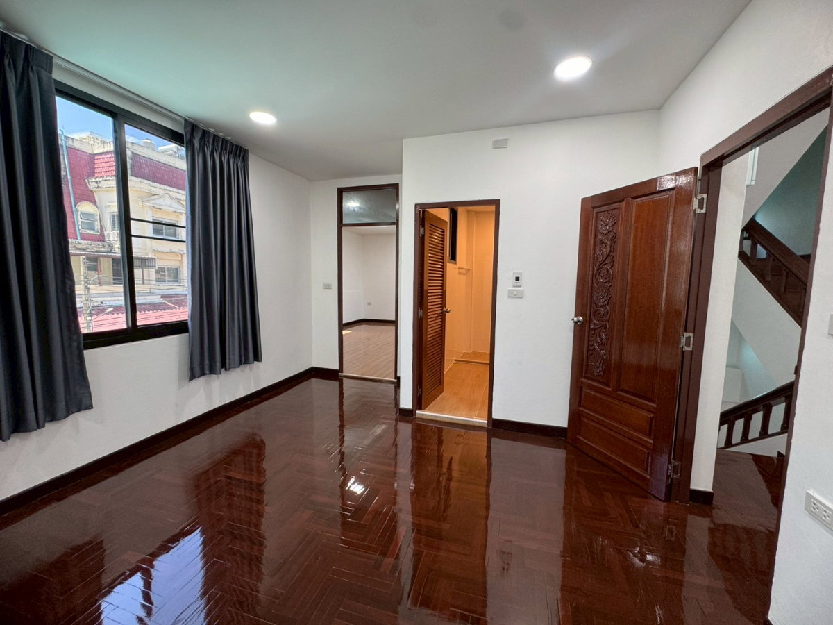 รูป ให้เช่าบ้าน ซอยศรีนครินทร์ 24 **ราคาพิเศษขนาด 300 ตร.ม.**  2198 - รูปที่ 9/13
