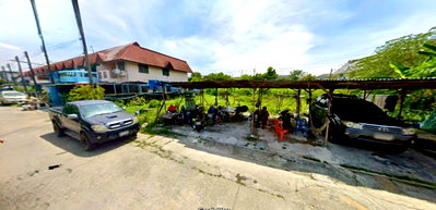 Land for sale Phahonyothin Road : Land for sale in Soi Rangsit-Nakhon Nayok Road 60-62, Thanyaburi. Convenient transportation and close to community amenities. (N.2193)