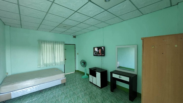 picture Prime location with a consistent 100% occupancy rate.  - 3/4