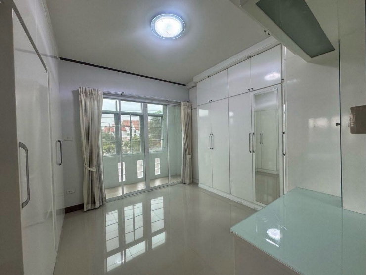 รูป ให้เช่าบ้านใกล้ J-Park ศรีราชา
(แกรนด์พาร์ควิลล์)
30,000/เดือน
บ้าน 2 ชั้น รีโนเวทใหม่ - รูปที่ 18/27