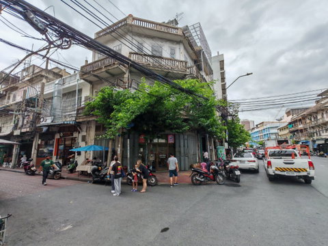 📌 main road corner unit near MRT shophouse for rent in Yaowarat Soi 23