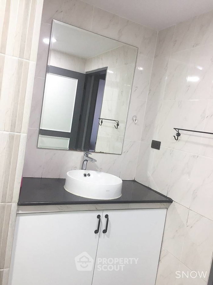 picture High-Floor 3-BR Condo At Supalai Place Sukhumvit 39 Near BTS Phrom Phong (ID 334997) - 10/30