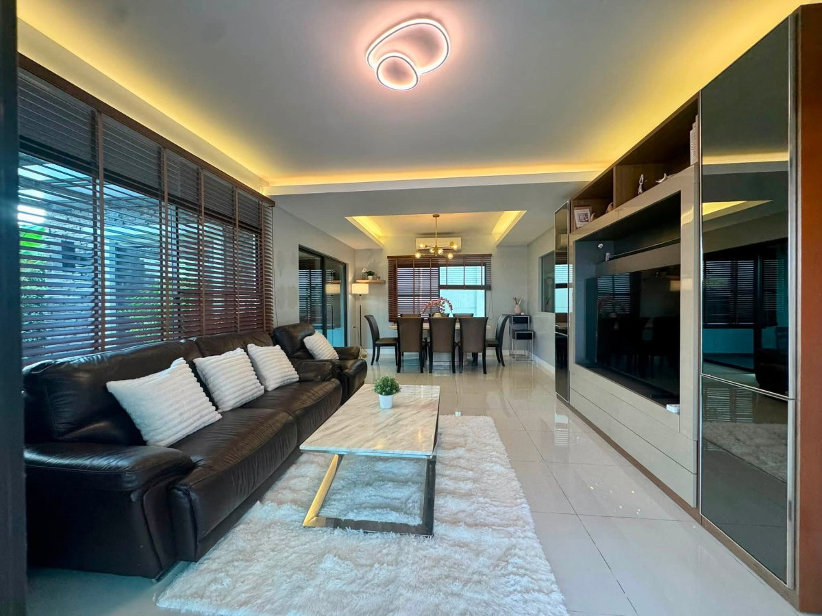 รูป บ้านเดี่ยวติดเมกะบางนา 4ห้องนอนถูกที่สุดในซอยบางแก้ว บ้านพร้อมเข้าอยู่ สไตล์cozy luxury สนามหญ้ากว้าง ไม้ใหญ่ร่มรื่น - รูปที่ 11/13