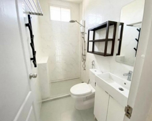 รูป ให้เช่าสำนักงาน ทาวน์โฮม 3 ชั้น Renovate ใหม่ทั้งหลัง ซอยสุขุมวิท 54 ใกล้ BTS อ่อนนุช แอร์ 4 เครื่อง เหมาะเป็น Studio , สำนักงาน จดบริษัทได้ - รูปที่ 6/9