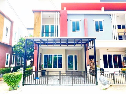 หทัยราฎร์ ตลาดหทัยมิตร 1.4กม .บิ๊กซี มีนบุรี 1กม. ให้เช่าทาวน์โฮม 2 ชั้น 3นอน 2น้ำ  21ตร.ว.140ตร.ม. โชคชัยหทัยราษฎร์ 700 ม. Big C มีน 1กม.
